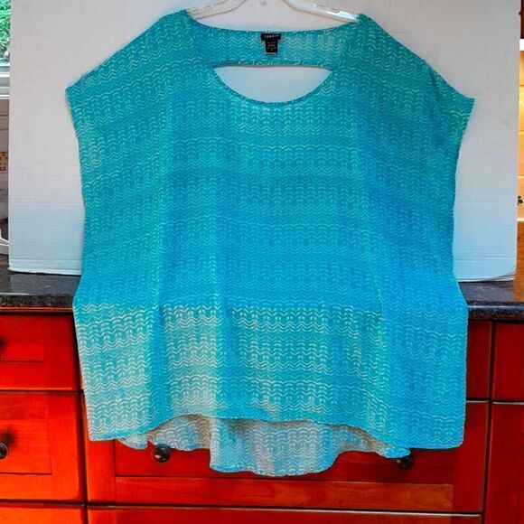 Torrid Ikat Print Open Back Blouse...EUC..Size 5 - Picture 1 of 5